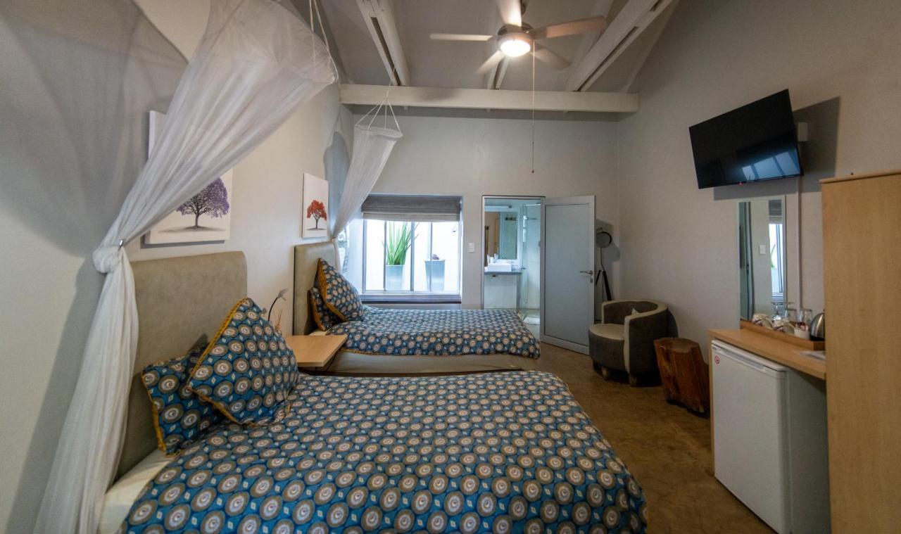Vondelhof Guesthouse Windhoek Bagian luar foto