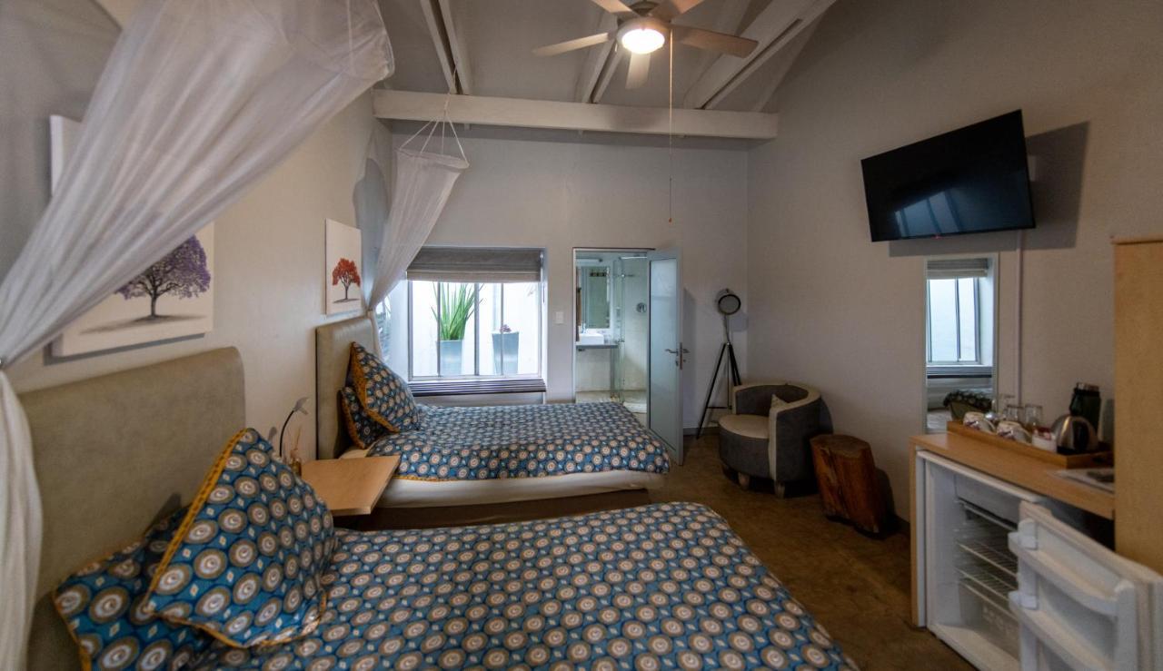 Vondelhof Guesthouse Windhoek Bagian luar foto