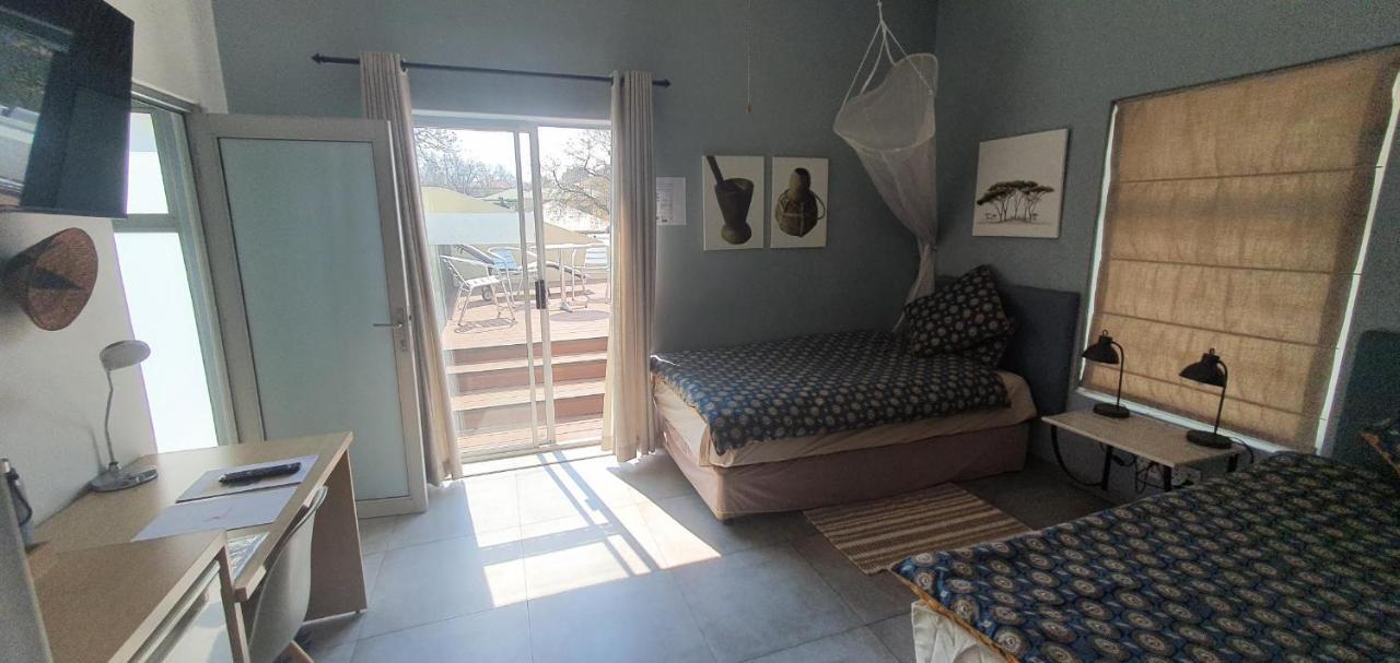 Vondelhof Guesthouse Windhoek Bagian luar foto