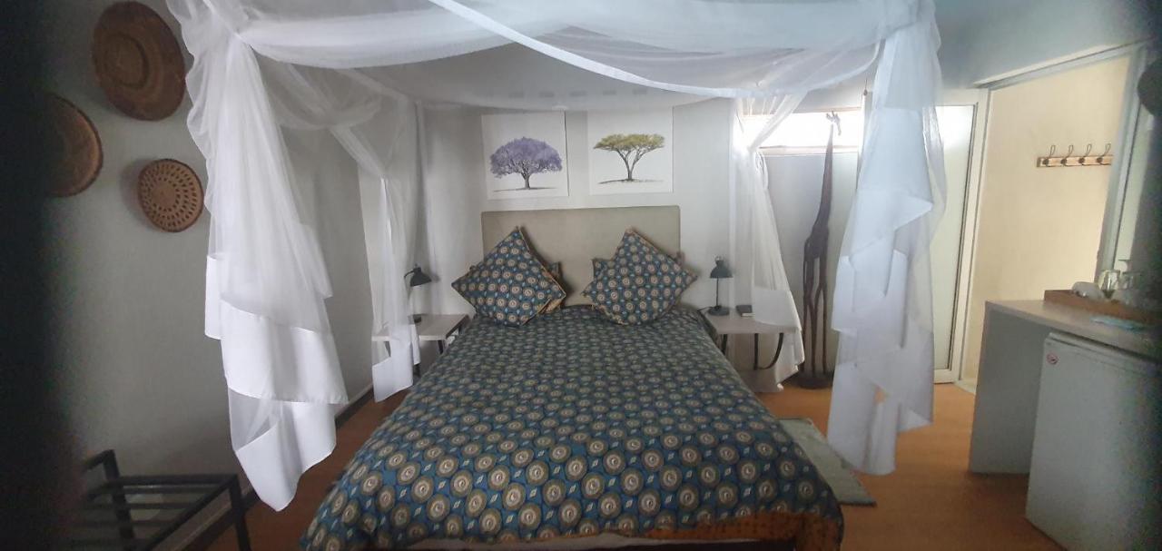 Vondelhof Guesthouse Windhoek Bagian luar foto