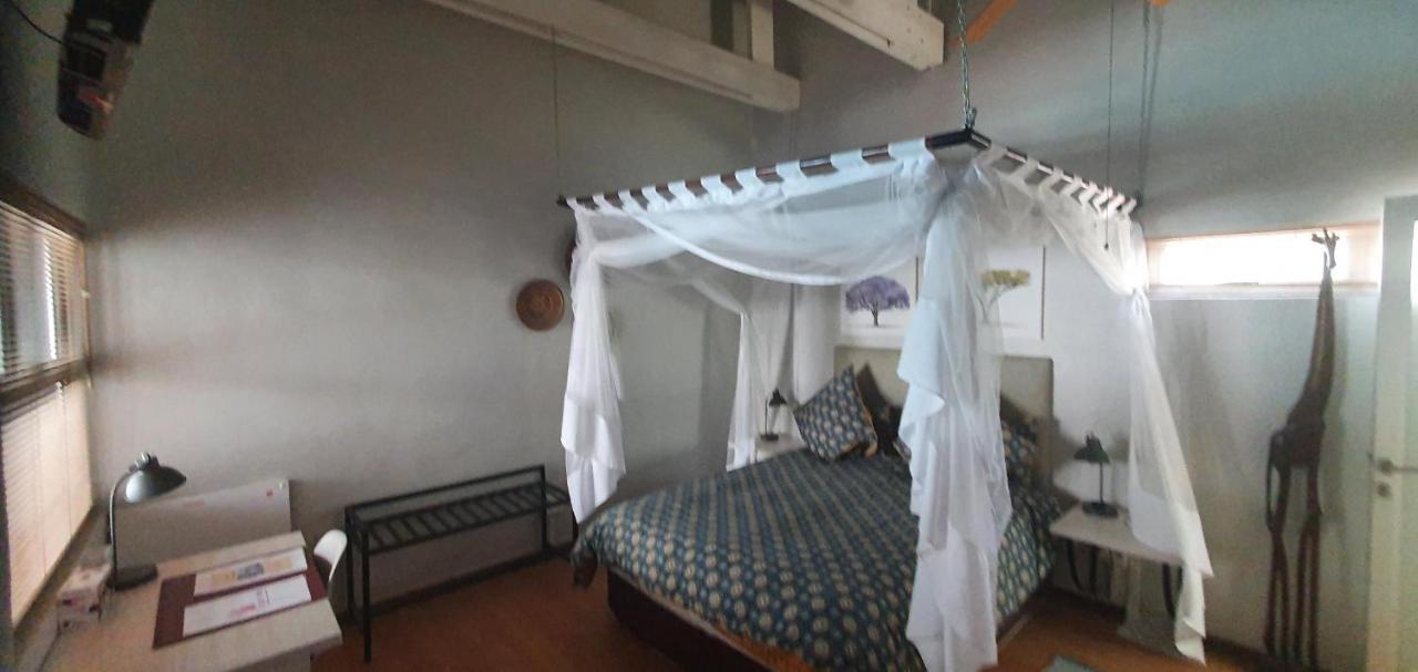Vondelhof Guesthouse Windhoek Bagian luar foto
